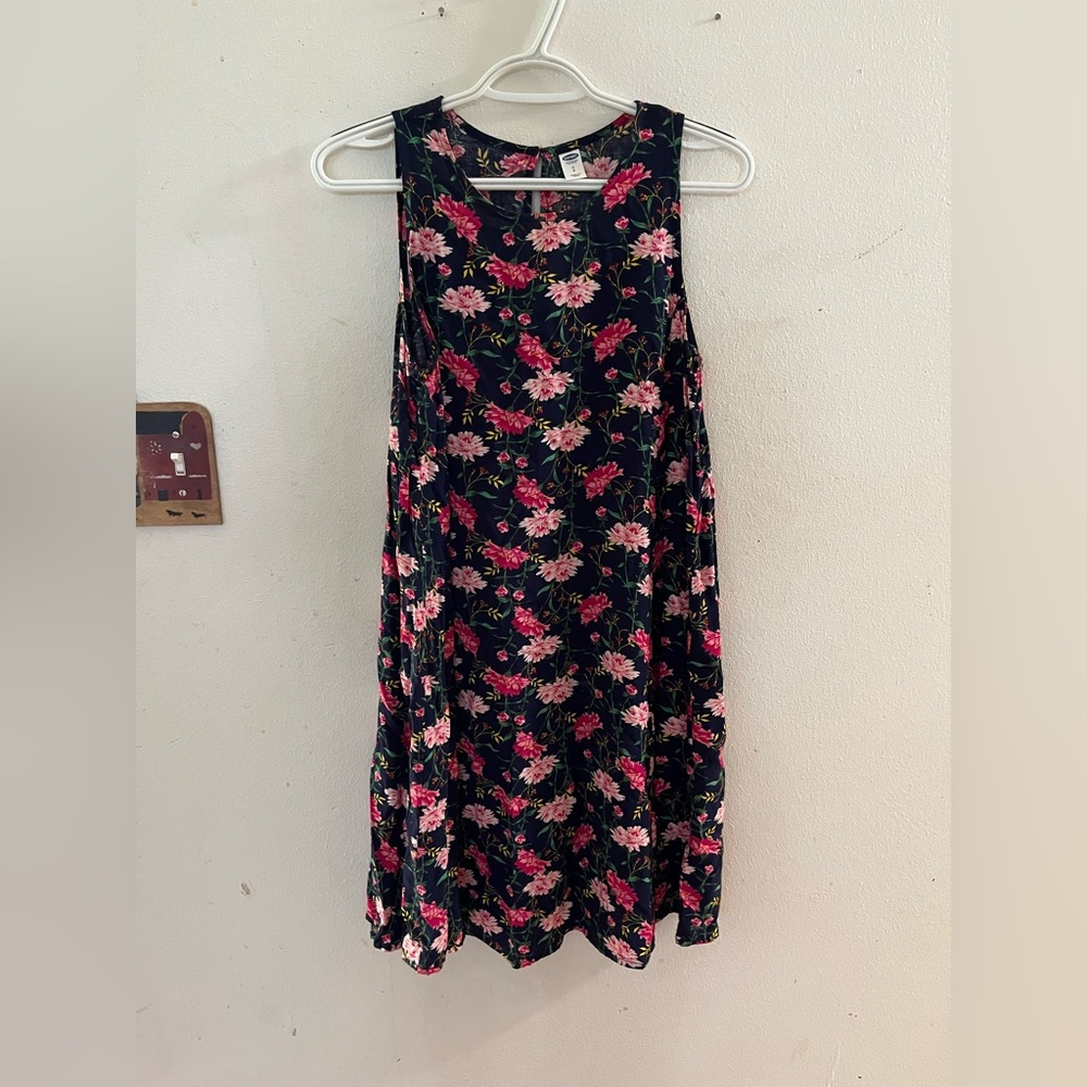 Small floral Old Navy flowy dress, barely worn.